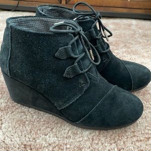 Toms black Kala suede 7.5 wedge bootie